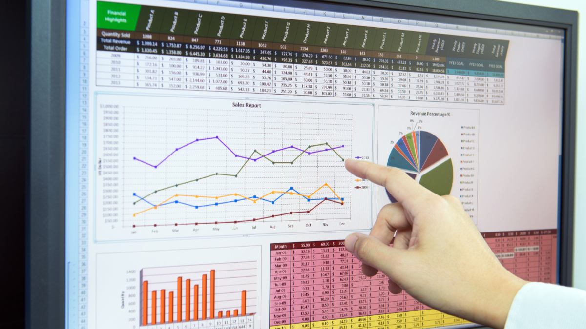 iStock-179105153Excel%20-%202010%20Level%203.jpg