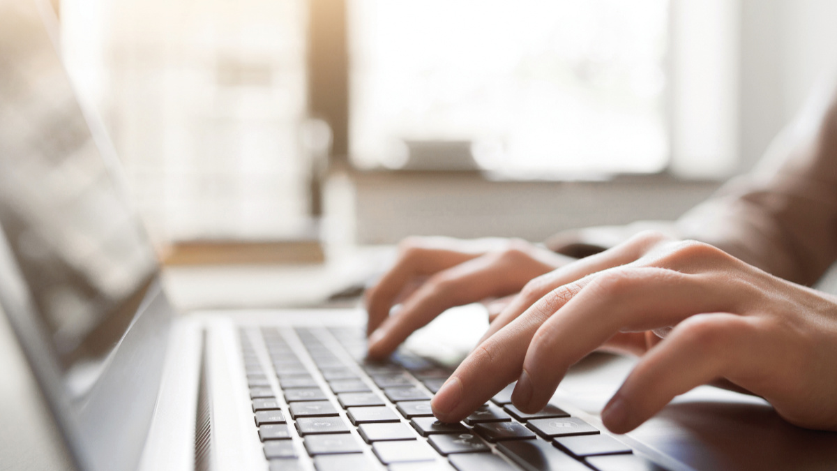 iStock-585488832Writing%20Business%20Letters%20%26%20Emails%20with%20Confidence.jpg